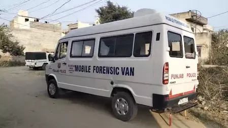 पंजाब : अज्ञात हमलावरों ने पूर्व पार्षद पर की फायरिंग, जांच में जुटी पुलिस पंजाब : अज्ञात हमलावरों ने पूर्व पार्षद पर की फायरिंग, जांच में जुटी पुलिस