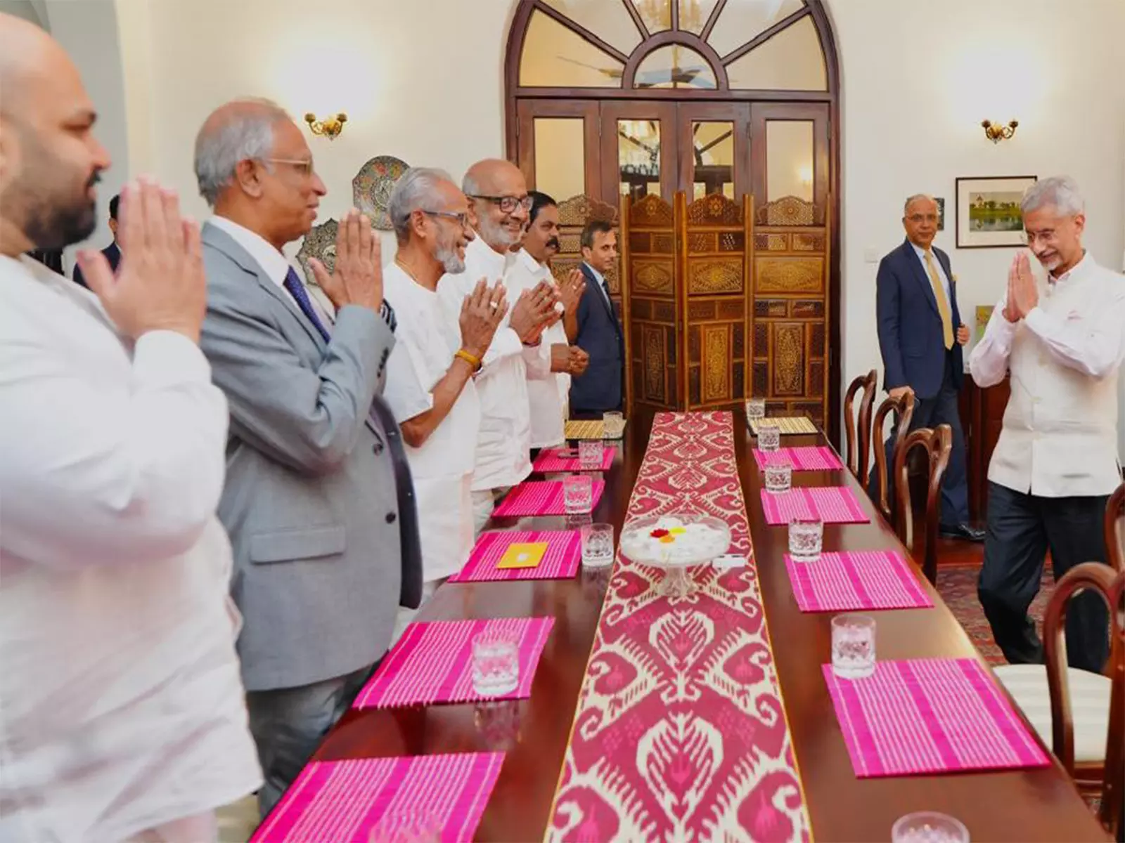 Jaishankar ने चक्रवात दितवा राहत पैकेज पर श्रीलंका के तमिल नेताओं से बातचीत की Jaishankar ने चक्रवात दितवा राहत पैकेज पर श्रीलंका के तमिल नेताओं से बातचीत की