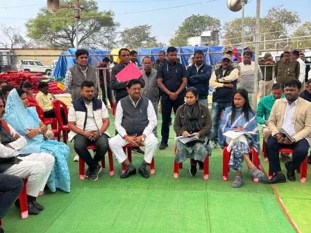 खाद्य मंत्री दयालदास बघेल व कलेक्टर प्रतिष्ठा ममगाईं ने तैयारियों की समीक्षा की खाद्य मंत्री दयालदास बघेल व कलेक्टर प्रतिष्ठा ममगाईं ने तैयारियों की समीक्षा की