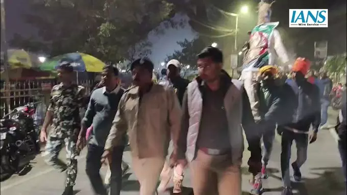 मुर्शिदाबाद: दीपू दास हत्या के विरोध में हिन्दू संगठनों का प्रदर्शन मुर्शिदाबाद: दीपू दास हत्या के विरोध में हिन्दू संगठनों का प्रदर्शन