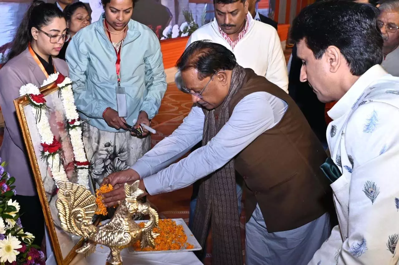 मुख्यमंत्री विष्णुदेव साय ने विनोद कुमार शुक्ल को दी श्रद्धांजलि मुख्यमंत्री विष्णुदेव साय ने विनोद कुमार शुक्ल को दी श्रद्धांजलि