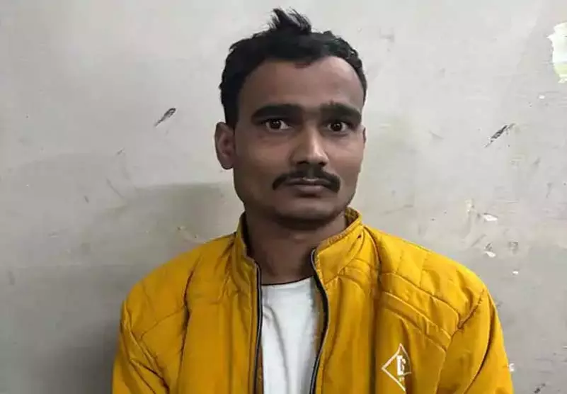होटल क्राउड में अवैध देह व्यापार का भंडाफोड़, होटल मैनेजर गिरफ्तार होटल क्राउड में अवैध देह व्यापार का भंडाफोड़, होटल मैनेजर गिरफ्तार