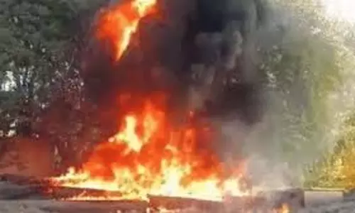 Indore : नर्मदा पाइपों में आग से मचा हड़कंप Indore : नर्मदा पाइपों में आग से मचा हड़कंप