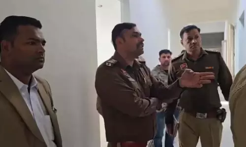 कमरे में 5 मजदूरों की लाश मिली, अलाव के कारण दम घुटने की आशंका कमरे में 5 मजदूरों की लाश मिली, अलाव के कारण दम घुटने की आशंका