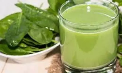 Spinach Juice : कमजोर आंखों के लिए वरदान है पालक का जूस,बस आज से ही पीना करें शुरू Spinach Juice : कमजोर आंखों के लिए वरदान है पालक का जूस,बस आज से ही पीना करें शुरू