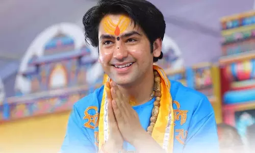 पंडित धीरेन्द्र कृष्ण शास्त्री की कथा कल से, पहुंच रहे लाखों श्रद्धालु पंडित धीरेन्द्र कृष्ण शास्त्री की कथा कल से, पहुंच रहे लाखों श्रद्धालु
