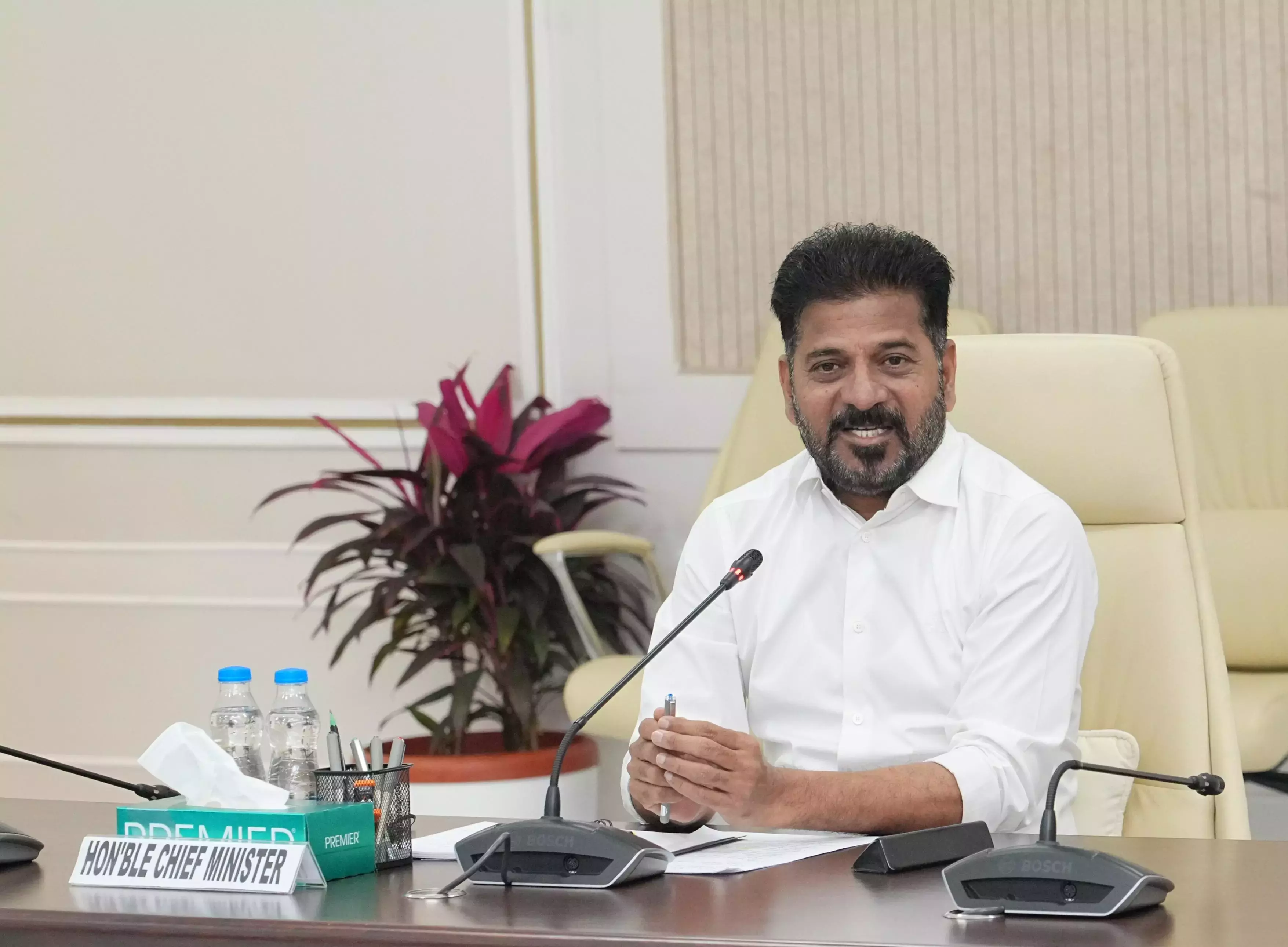 Telangana: रेवंत ने सुस्त अधिकारियों पर नकेल कसी