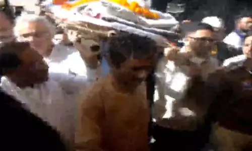 प्रख्यात साहित्यकार विनोद कुमार शुक्ल की अंतिम यात्रा निकली