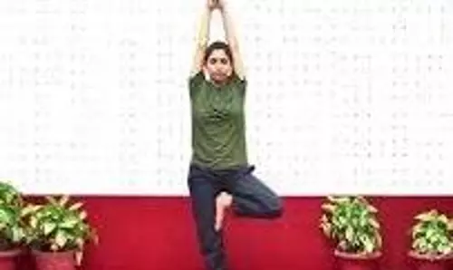 Yoga For Belly Fat: पेट की चर्बी को कम करने के लिए करें ये योगासन, जानें तरीका