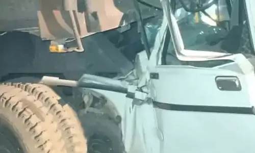 बोलेरो जा टकराई मालवाहक गाड़ी से, दो की मौत बोलेरो जा टकराई मालवाहक गाड़ी से, दो की मौत