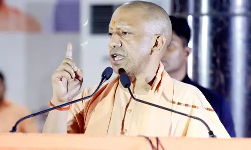 Prayagraj: योगी सरकार ने मछली कारोबार किसानों को किया नमन