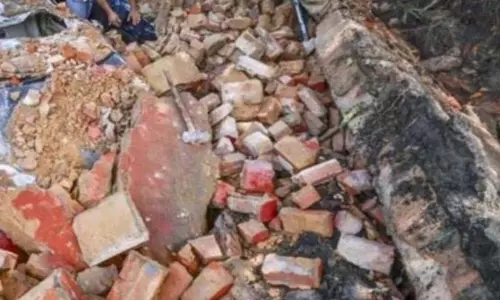 Faridabad:  नींव खोदने के दौरान गिरा मकान, 7 बच्चों को आई चोट
