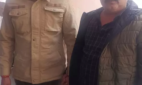 Haryana : 10 करोड़ रुपये के विदेशी शराब मामले में वाइन शॉप मालिक को एयरपोर्ट से गिरफ्तार Haryana : 10 करोड़ रुपये के विदेशी शराब मामले में वाइन शॉप मालिक को एयरपोर्ट से गिरफ्तार