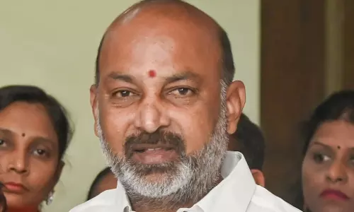 Telangana फोन टैपिंग: MoS बंदी संजय ने SIT के फैसले का स्वागत किया Telangana फोन टैपिंग: MoS बंदी संजय ने SIT के फैसले का स्वागत किया