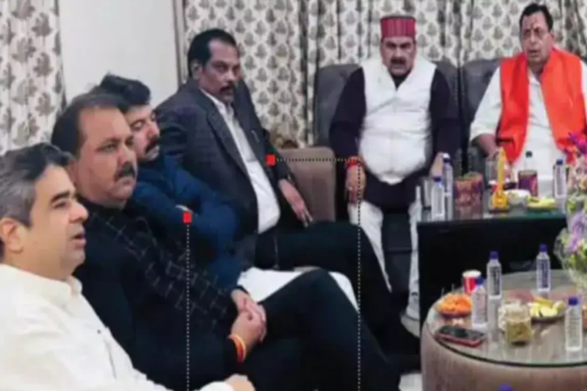 Lucknow: 52 ब्राह्मण विधायकों की चर्चा से सियासी माहौल गरम
