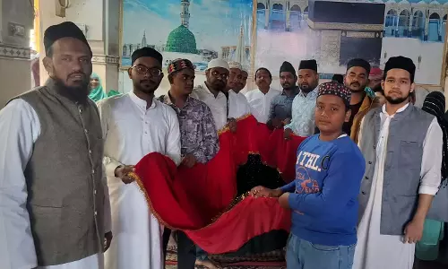 जनता से रिश्ता के राज. संपादक ज़ाकिर घुरसेना ने ख्वाजा ग़रीब नवाज़ सरकार मोइनुद्दीन चिश्ती रअ के दरगाह में फूल चादर पेश की