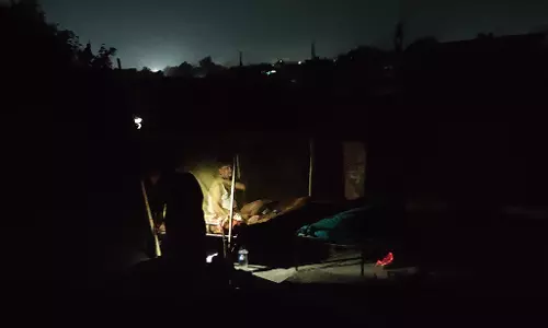 Farrukhabad: 70 गांवों के ग्रामीणों को बिजली बंद होने से परेशानी