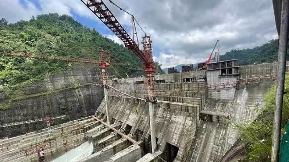Assam : 13 साल की देरी के बाद आंशिक रूप से कमर्शियल ऑपरेशन शुरू कर रहा Assam : 13 साल की देरी के बाद आंशिक रूप से कमर्शियल ऑपरेशन शुरू कर रहा