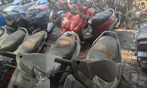 रायपुर : लावारिस हालत में खड़े 32 नग बाइक जब्त