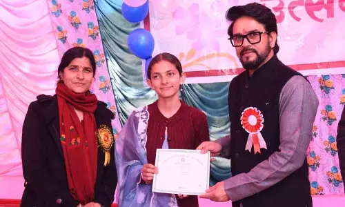 शिक्षा और खेल साथ-साथ चलने चाहिए: Anurag शिक्षा और खेल साथ-साथ चलने चाहिए: Anurag