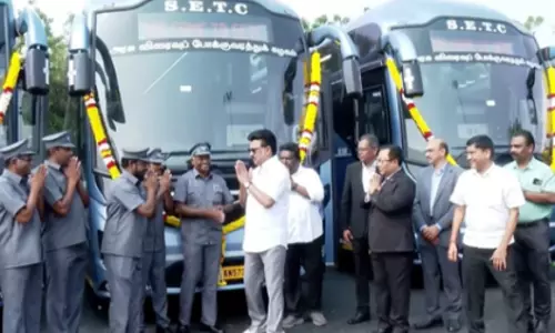 तमिलनाडु CM ने परिवहन सेवाओं का किया अपग्रेड, 20 लग्जरी बसें रवाना
