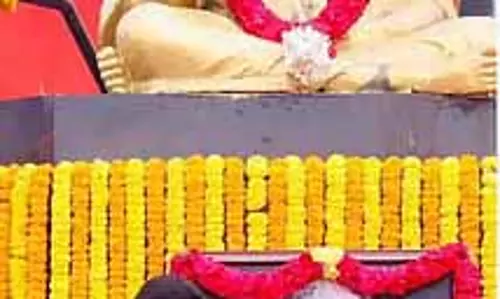 Tamil Nadu के सीएम पलानीस्वामी ने पेरियार की 52वीं पुण्यतिथि पर उन्हें श्रद्धांजलि दी Tamil Nadu के सीएम पलानीस्वामी ने पेरियार की 52वीं पुण्यतिथि पर उन्हें श्रद्धांजलि दी