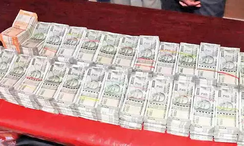 Tamil Nadu: एक व्यक्ति को 56.50 लाख रुपये के संदिग्ध हवाला पैसे के साथ गिरफ्तार किया गया