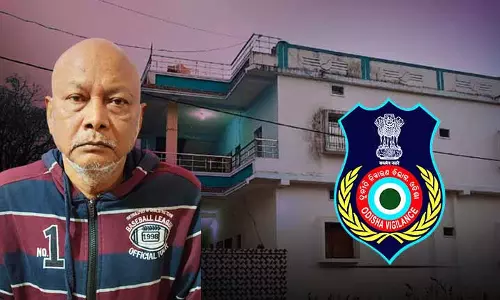 सतर्कता विभाग ने DA के आरोपों पर संबलपुर के सीनियर रेवेन्यू असिस्टेंट की संपत्तियों पर छापा मारा सतर्कता विभाग ने DA के आरोपों पर संबलपुर के सीनियर रेवेन्यू असिस्टेंट की संपत्तियों पर छापा मारा