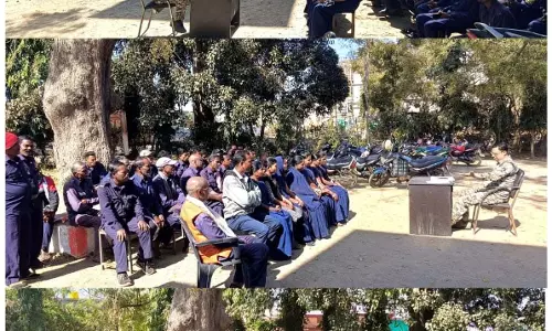 कोटवारों को दी गई संवेदनशीलता, सतर्कता और त्वरित सूचना देने की सीख कोटवारों को दी गई संवेदनशीलता, सतर्कता और त्वरित सूचना देने की सीख
