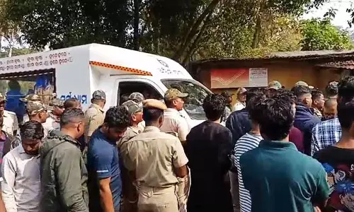 Bhadrak police ने चांदबली लड़की रेप और मर्डर केस में मुख्य आरोपी को गिरफ्तार किया Bhadrak police ने चांदबली लड़की रेप और मर्डर केस में मुख्य आरोपी को गिरफ्तार किया