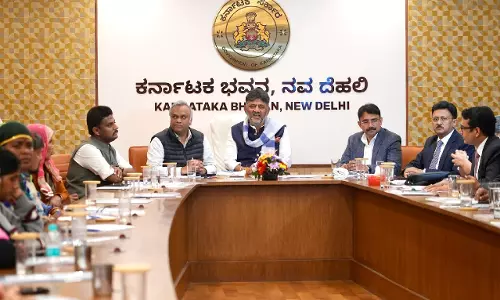 Karnataka कांग्रेस में संकट, शिवकुमार ने नेतृत्व पद लेने से इनकार किया Karnataka कांग्रेस में संकट, शिवकुमार ने नेतृत्व पद लेने से इनकार किया