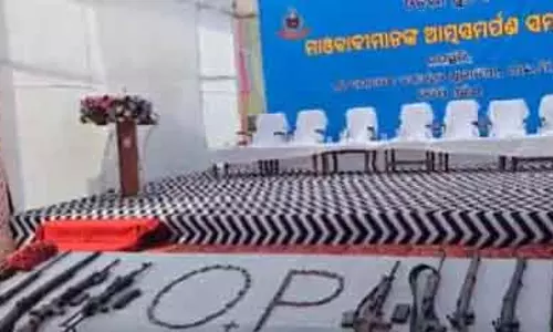 Malkangiri में 22 माओवादियों ने सरेंडर किया, हथियार और विस्फोटक सौंपे।
