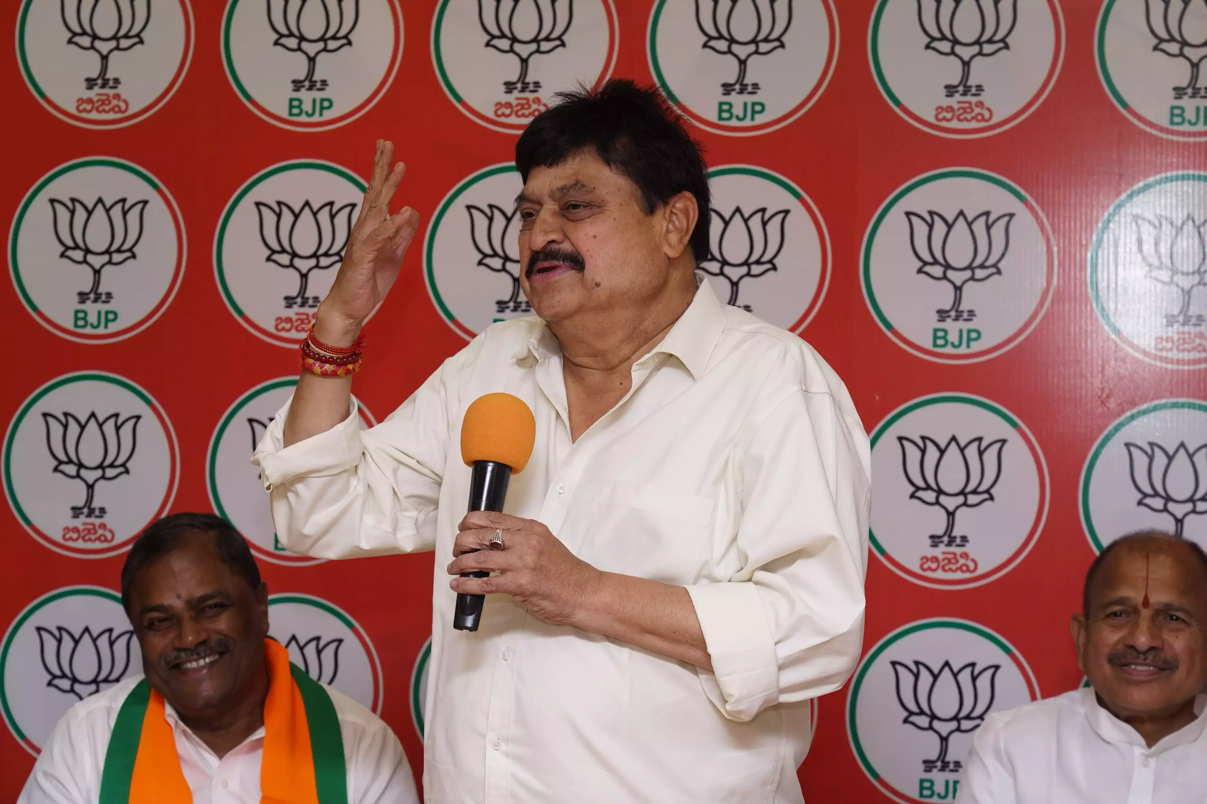 Telangana की राजनीति में व्यक्तिगत हमलों के बजाय नीतिगत बहसों पर ज़ोर दिया Telangana की राजनीति में व्यक्तिगत हमलों के बजाय नीतिगत बहसों पर ज़ोर दिया