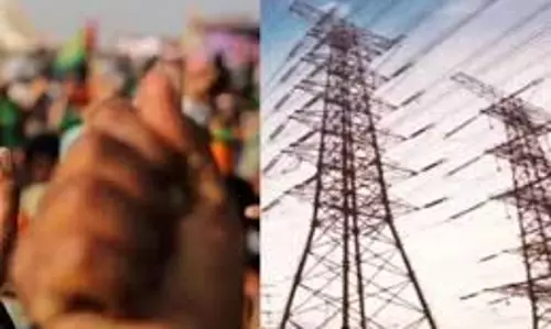 Bareilly: बिजली कर्मचारियों का प्रदर्शन, व्यवस्थाओं पर उठाए सवाल