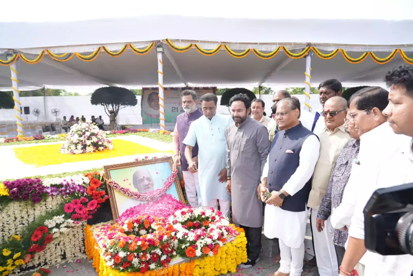 Telangana : किशन रेड्डी ने तेलंगाना की गिरी हुई राजनीति की आलोचना की Telangana : किशन रेड्डी ने तेलंगाना की गिरी हुई राजनीति की आलोचना की