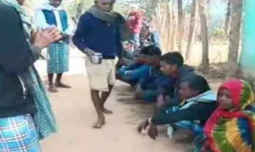 धर्मांतरित 19 परिवार हिन्दू धर्म में वापसी की धर्मांतरित 19 परिवार हिन्दू धर्म में वापसी की