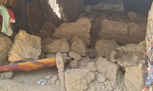 Faridabad: नींव खोदते समय मकान गिरा, 7 बच्चों की हालत गंभीर Faridabad: नींव खोदते समय मकान गिरा, 7 बच्चों की हालत गंभीर