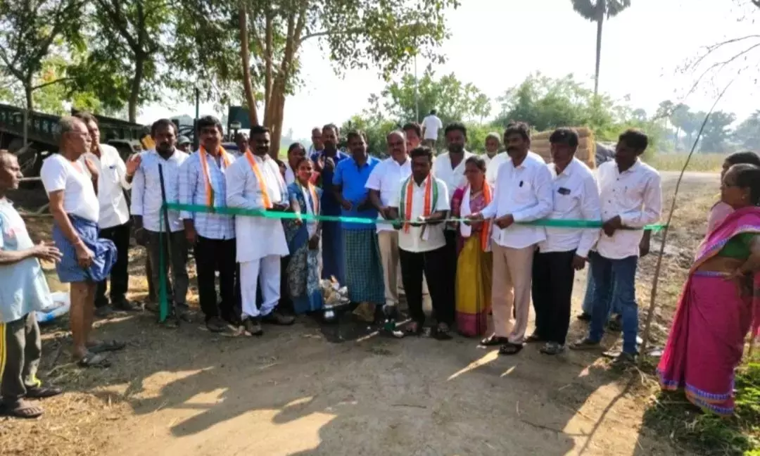 Telangana : करीमनगर वारंगल निज़ामाबाद के सरपंचों ने अपने पैसे से योजनाएं शुरू