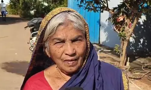 Karnataka: गृह लक्ष्मी योजना के लाभार्थी पेमेंट में देरी से निराश Karnataka: गृह लक्ष्मी योजना के लाभार्थी पेमेंट में देरी से निराश