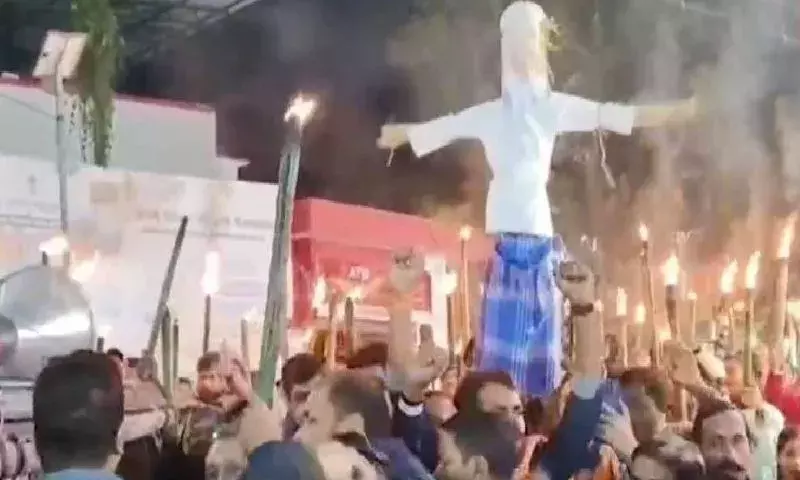 Assam के श्रीभूमि में भारत-बांग्लादेश सीमा के पास बजरंग दल और VHP का विरोध प्रदर्शन