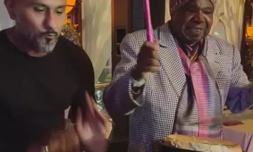 Yo Yo हनी सिंह ने 25 साल बाद कोंगो बजाकर बचपन की यादें ताज़ा कीं