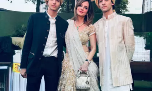 Sussanne खान ने अपने बेटों के प्रति प्यार और गर्व जाहिर किया Sussanne खान ने अपने बेटों के प्रति प्यार और गर्व जाहिर किया