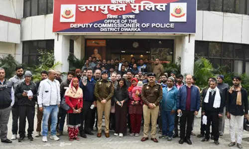 Dwarka में पुलिस ने 270 से ज़्यादा चोरी हुए मोबाइल फोन मालिकों को लौटाए Dwarka में पुलिस ने 270 से ज़्यादा चोरी हुए मोबाइल फोन मालिकों को लौटाए