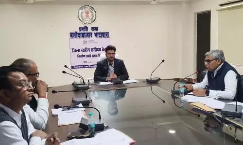 विलंबित निर्माण कार्यों को आगामी 31 मार्च तक पूर्ण कराएं : कलेक्टर