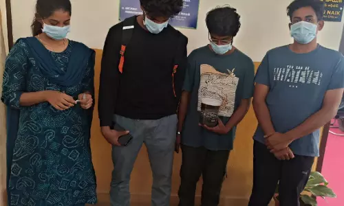 Hyderabad में ड्रग पेडलिंग: गिरफ्तार तीन में एक महिला टेक कर्मचारी शामिल Hyderabad में ड्रग पेडलिंग: गिरफ्तार तीन में एक महिला टेक कर्मचारी शामिल