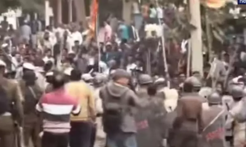 Assam: होजाई-कार्बी आंगलोंग सीमा पर एक व्यक्ति को जिंदा जलाने के बाद विरोध प्रदर्शन शुरू Assam: होजाई-कार्बी आंगलोंग सीमा पर एक व्यक्ति को जिंदा जलाने के बाद विरोध प्रदर्शन शुरू