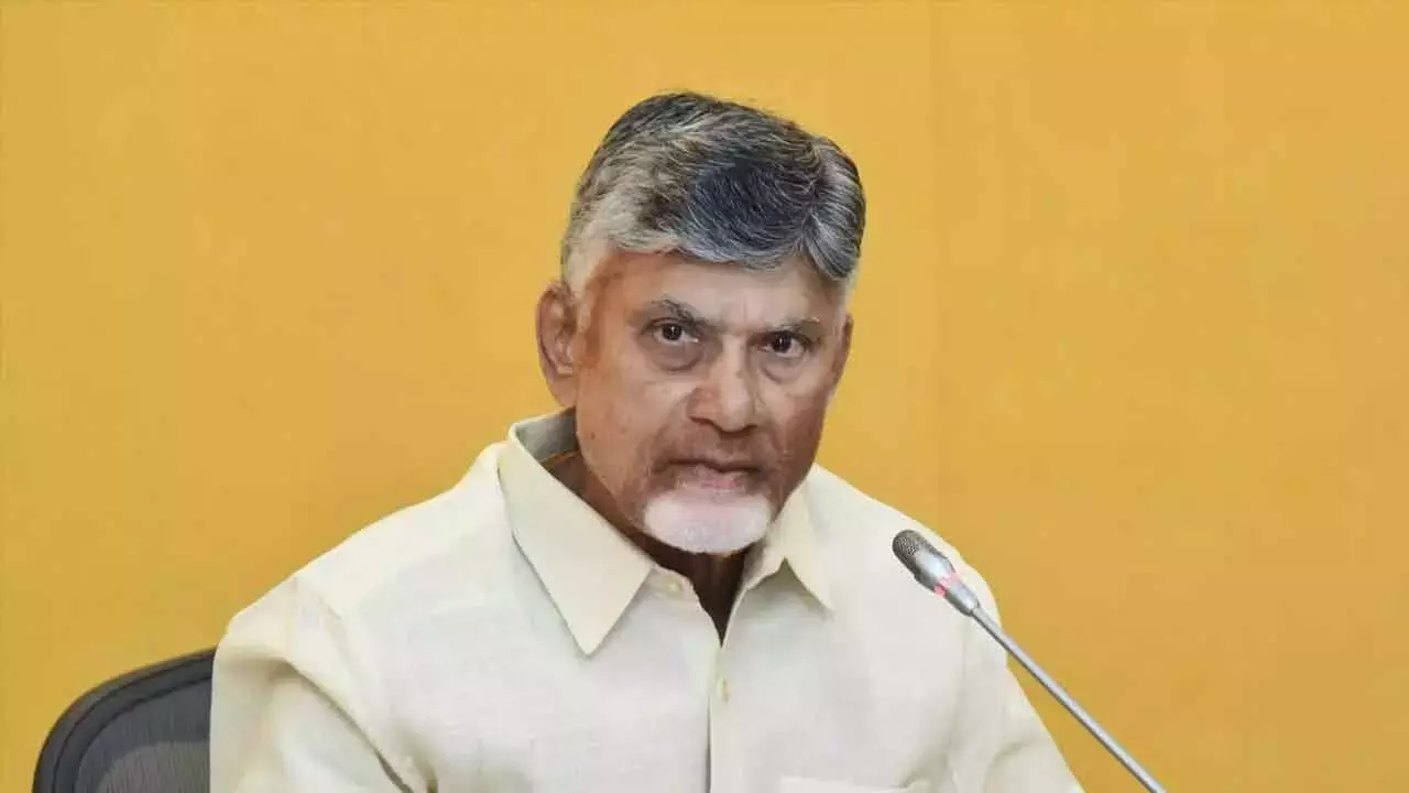 चंद्रबाबू Naidu ने स्वर्णआंध्र लक्ष्यों और कार्यान्वयन रणनीति की समीक्षा की चंद्रबाबू Naidu ने स्वर्णआंध्र लक्ष्यों और कार्यान्वयन रणनीति की समीक्षा की
