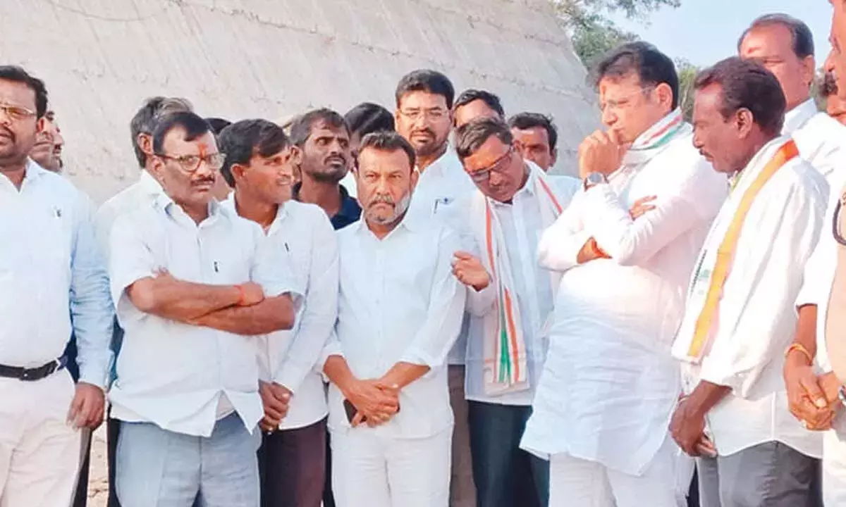 Telangana: श्रीधर बाबू ने कहा कि निर्माण अवैज्ञानिक तरीके से किया गया है Telangana: श्रीधर बाबू ने कहा कि निर्माण अवैज्ञानिक तरीके से किया गया है