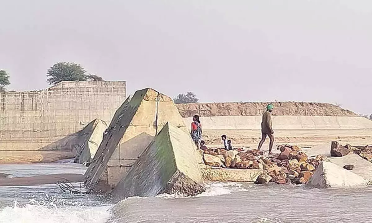 Telangana: तथ्य जांच समिति का आरोप है कि तानुगुला, अदावी सोमनपल्ली चेक डैम नष्ट कर दिए गए