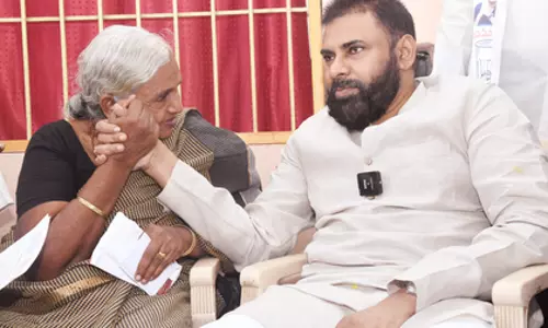 Andhra: पवन कल्याण ने बुजुर्ग महिला से मिलने का अपना वादा निभाया